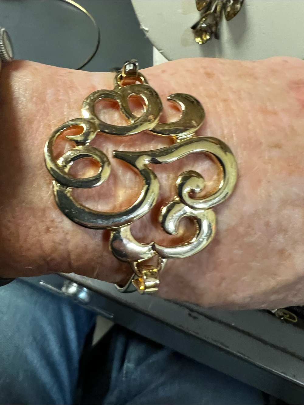 Gold Swirl Link Bracelet - Women Jewelry